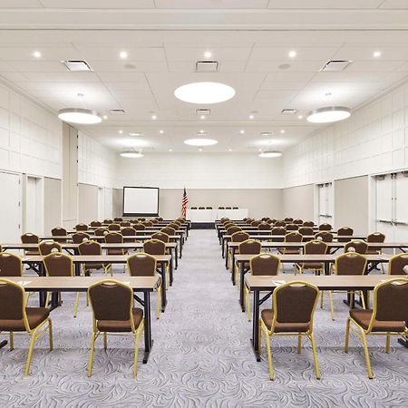 Embassy Suites By Hilton Alexandria Old Town Bagian luar foto