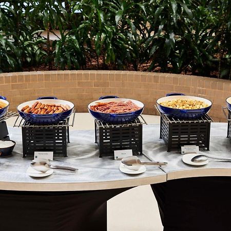 Embassy Suites By Hilton Alexandria Old Town Bagian luar foto