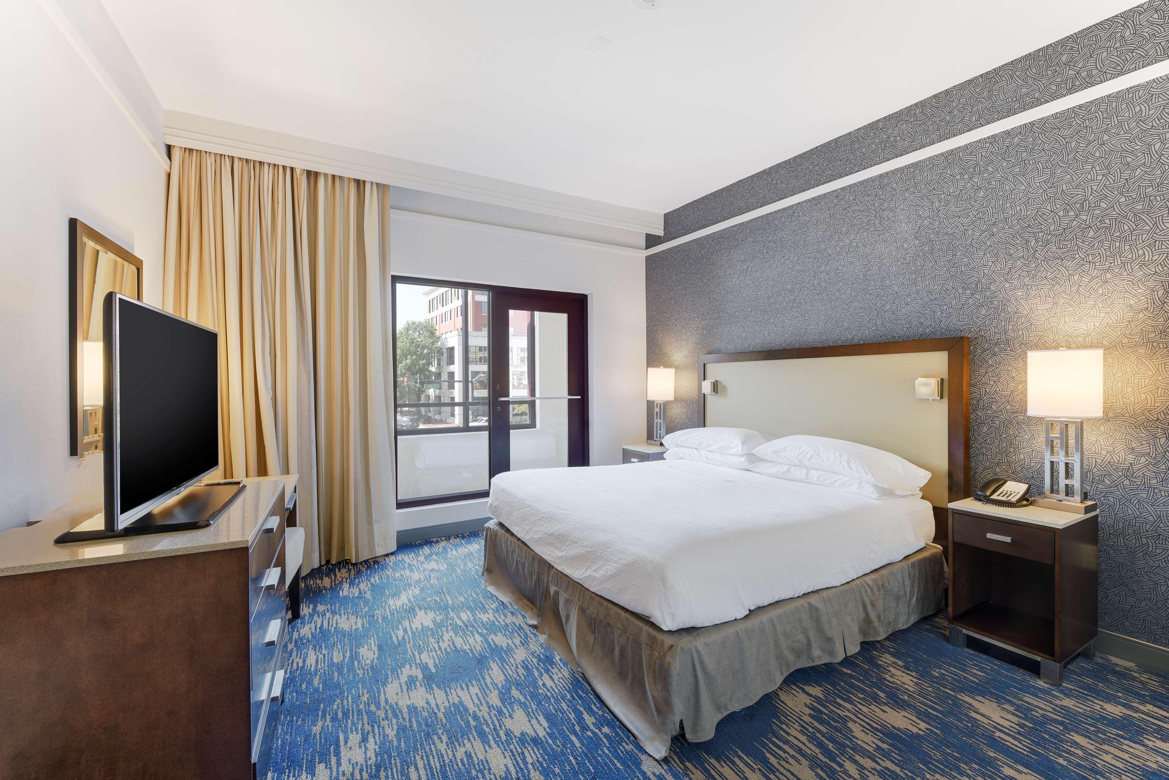 Embassy Suites By Hilton Alexandria Old Town Bagian luar foto