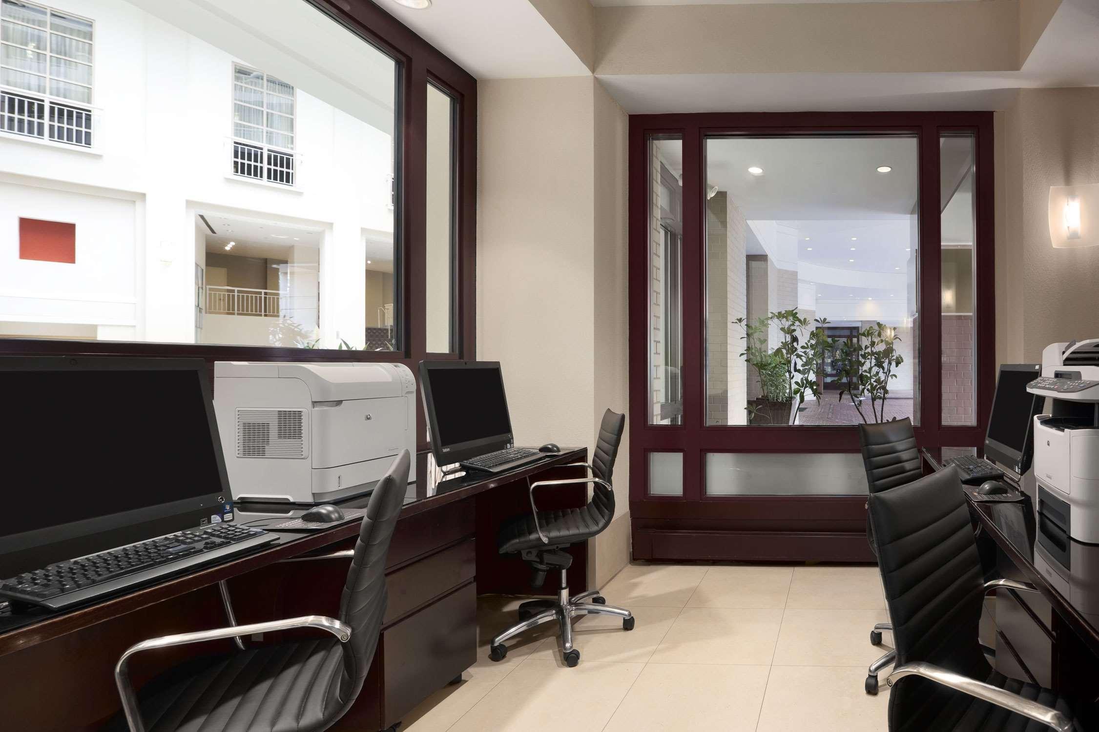 Embassy Suites By Hilton Alexandria Old Town Bagian luar foto