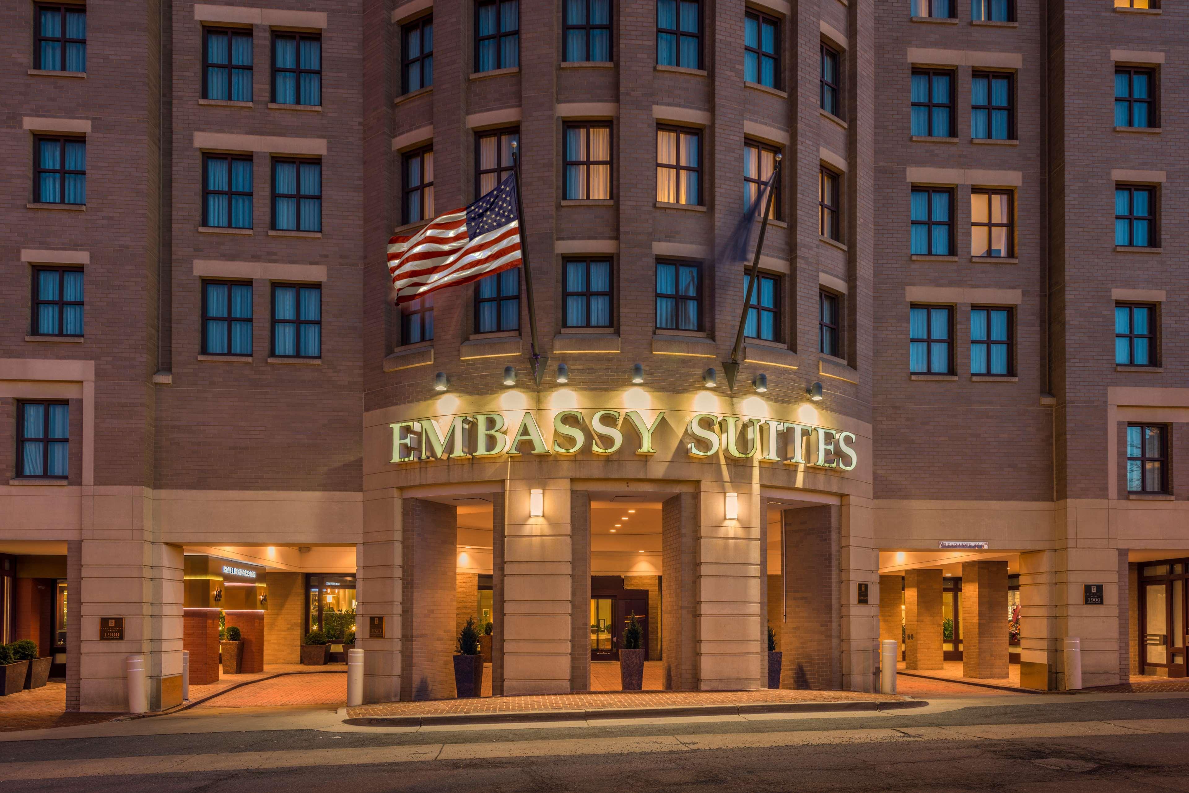 Embassy Suites By Hilton Alexandria Old Town Bagian luar foto
