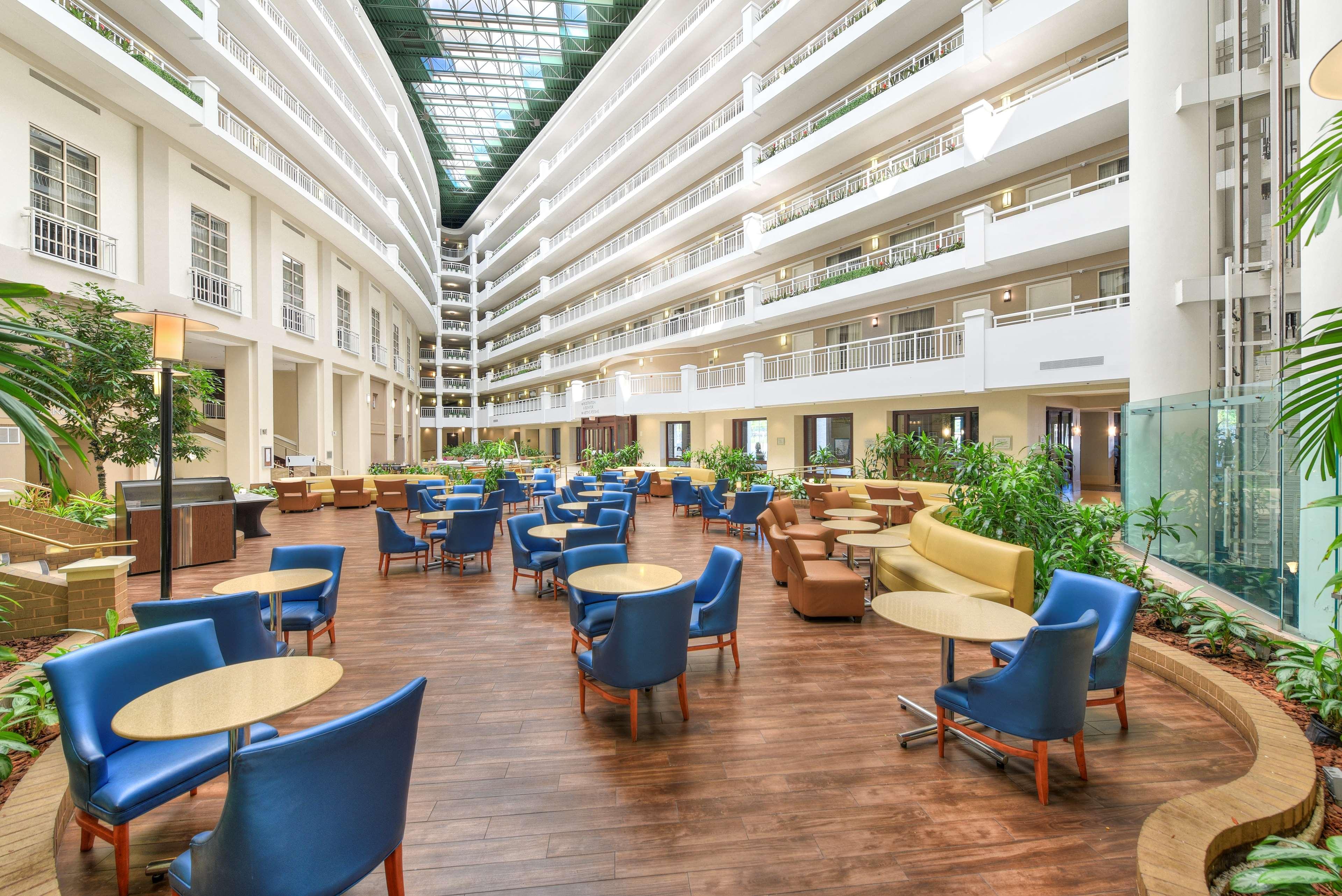 Embassy Suites By Hilton Alexandria Old Town Bagian luar foto