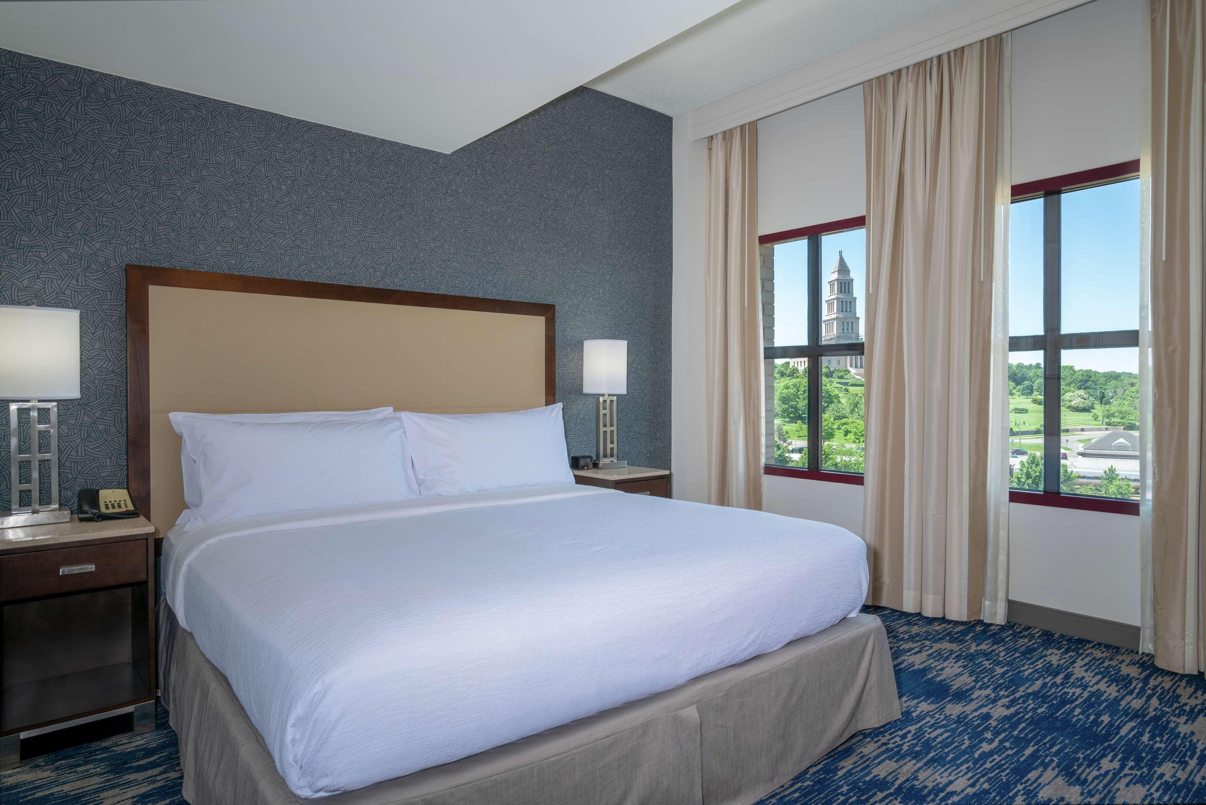 Embassy Suites By Hilton Alexandria Old Town Bagian luar foto