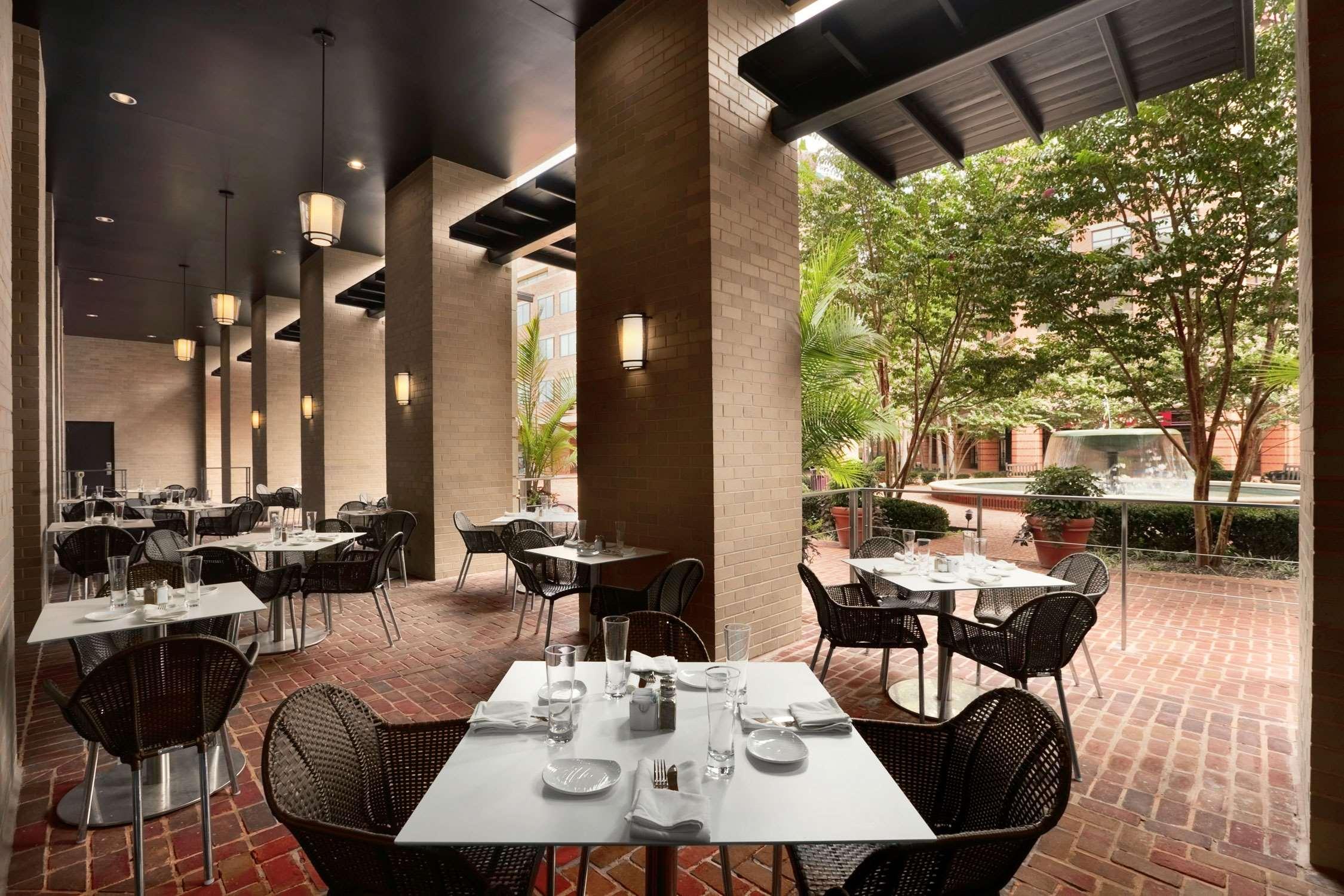 Embassy Suites By Hilton Alexandria Old Town Bagian luar foto