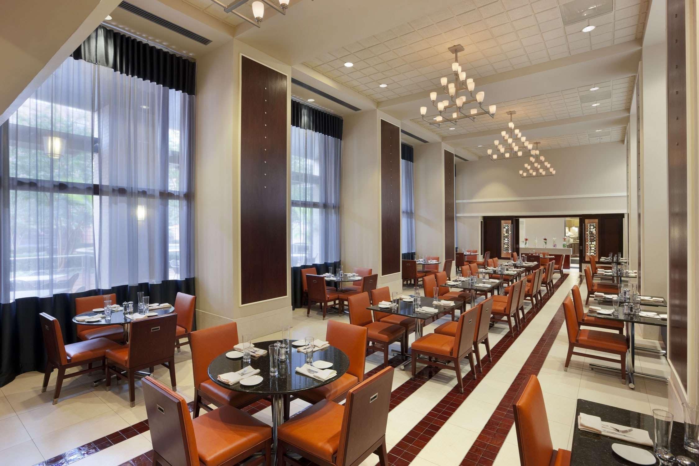 Embassy Suites By Hilton Alexandria Old Town Bagian luar foto