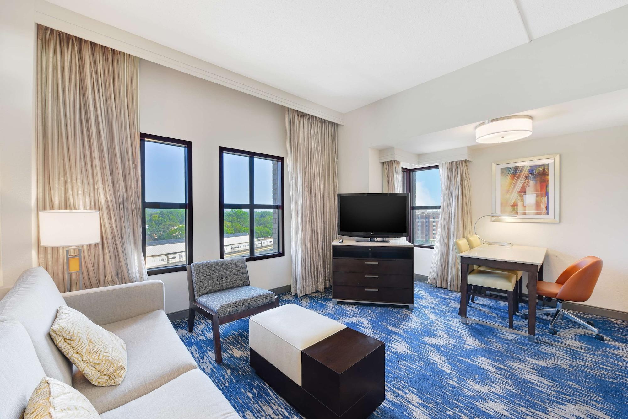 Embassy Suites By Hilton Alexandria Old Town Bagian luar foto