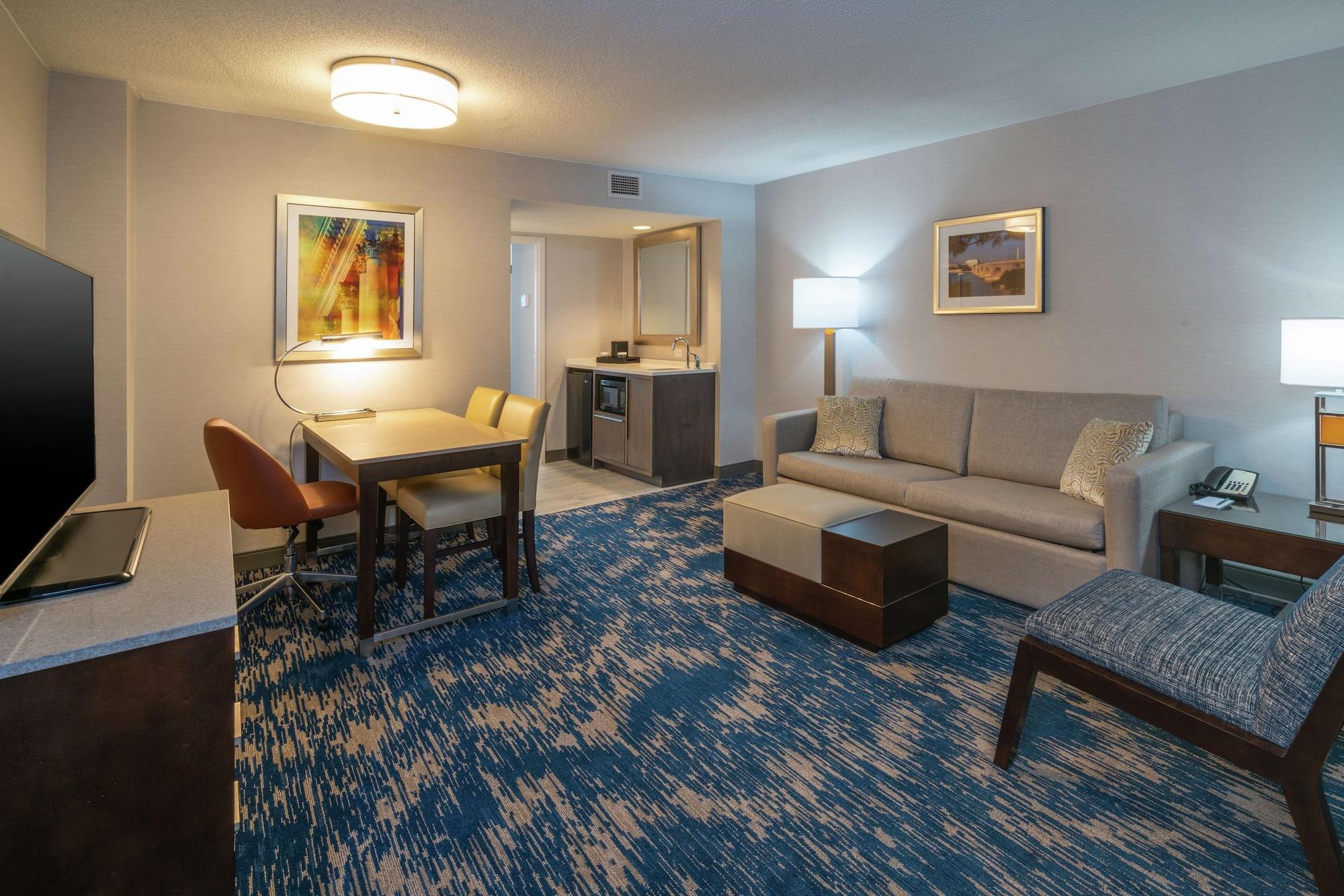 Embassy Suites By Hilton Alexandria Old Town Bagian luar foto