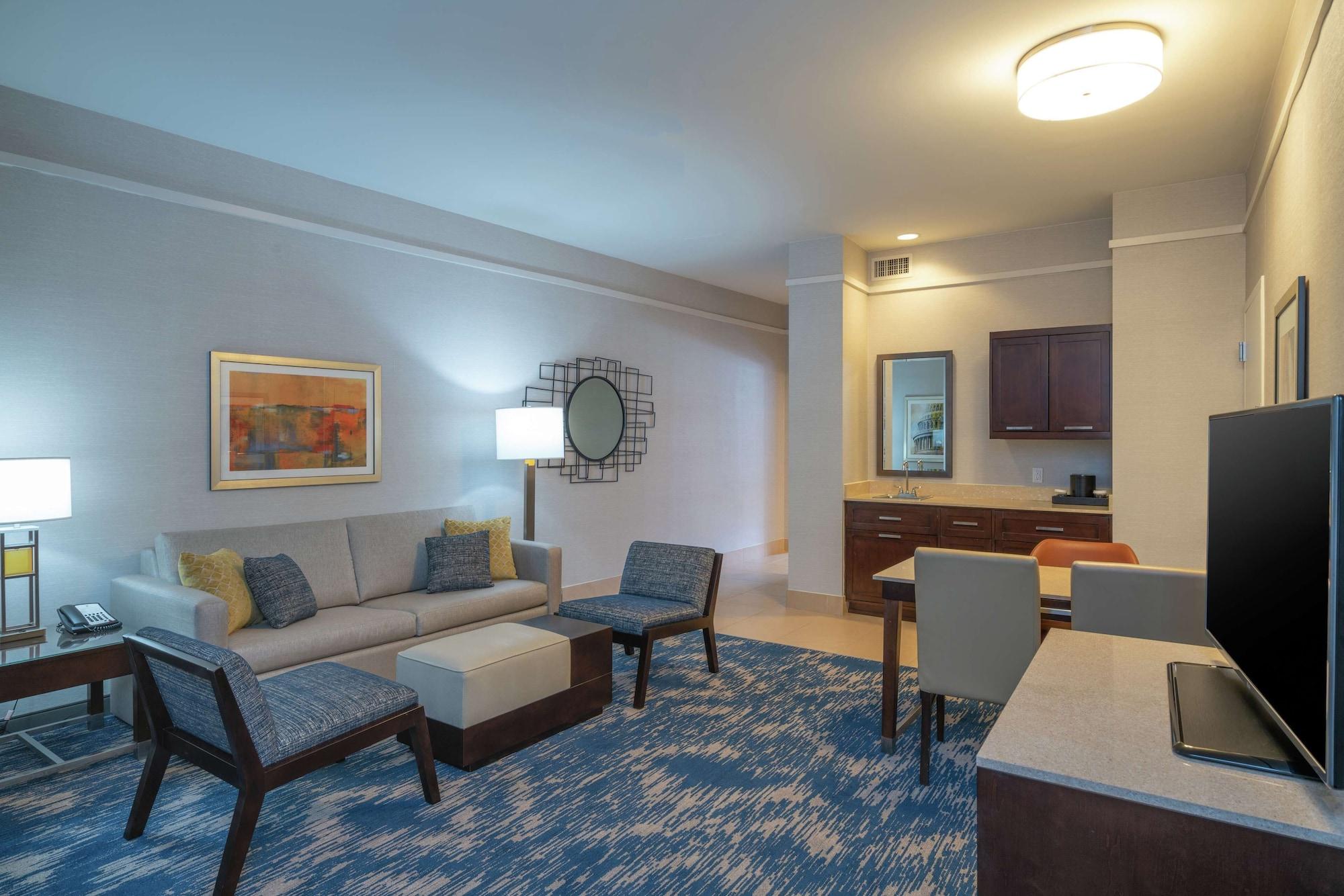 Embassy Suites By Hilton Alexandria Old Town Bagian luar foto