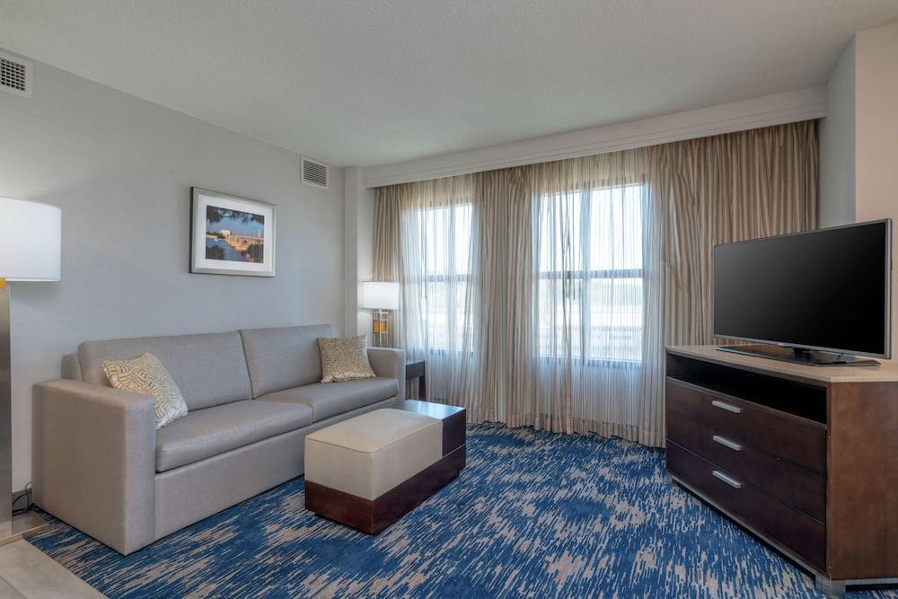 Embassy Suites By Hilton Alexandria Old Town Bagian luar foto