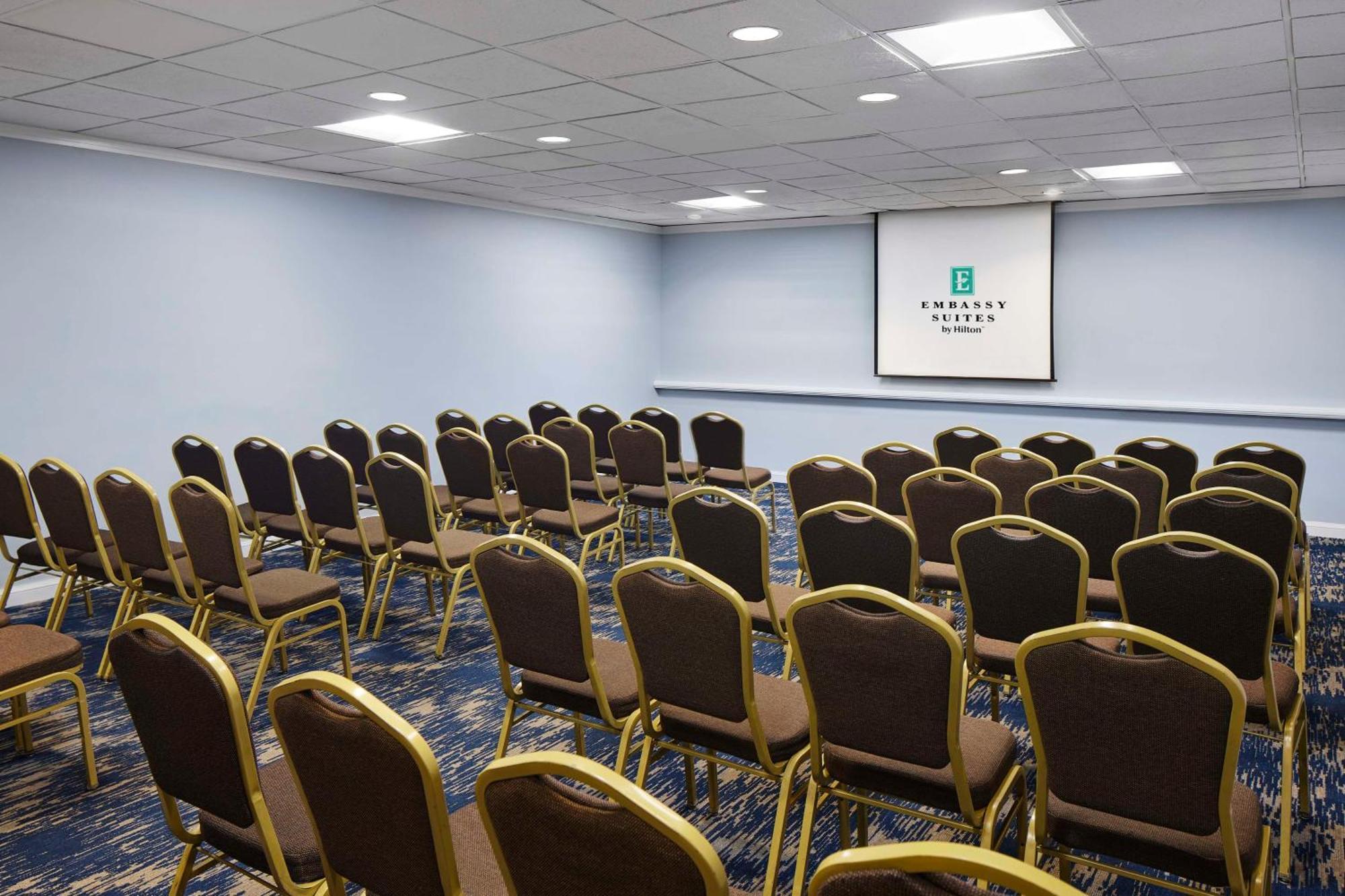 Embassy Suites By Hilton Alexandria Old Town Bagian luar foto