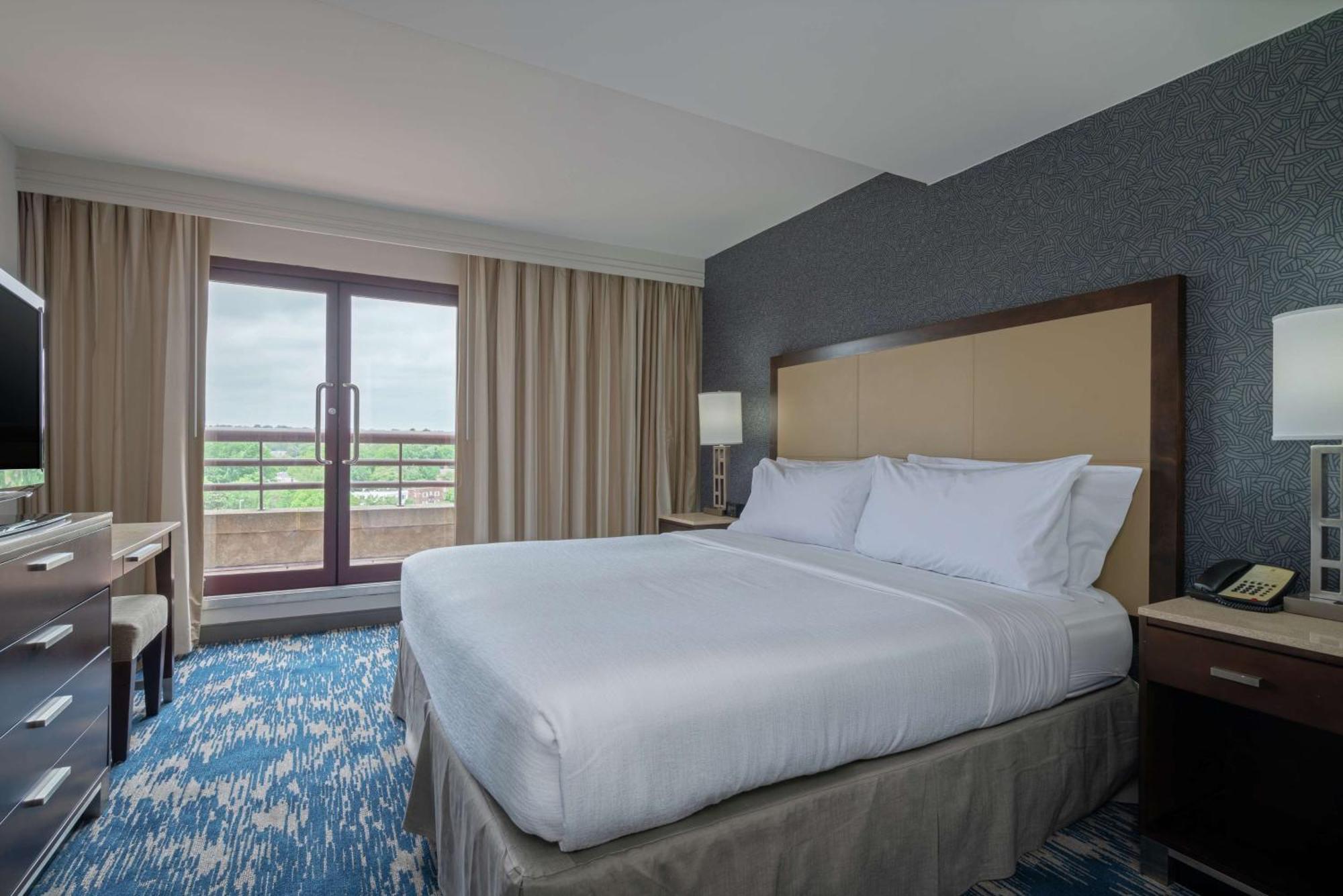 Embassy Suites By Hilton Alexandria Old Town Bagian luar foto
