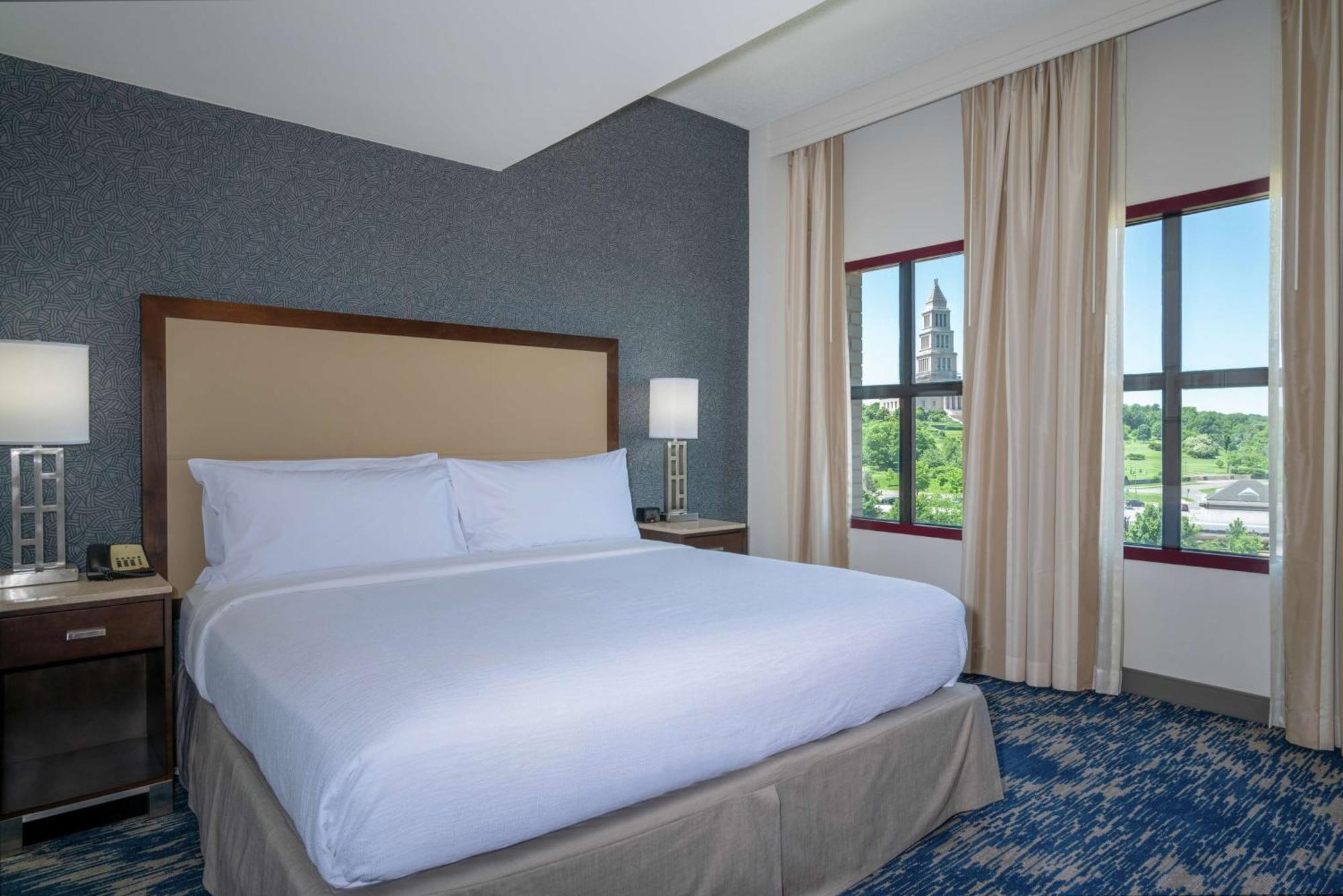 Embassy Suites By Hilton Alexandria Old Town Bagian luar foto