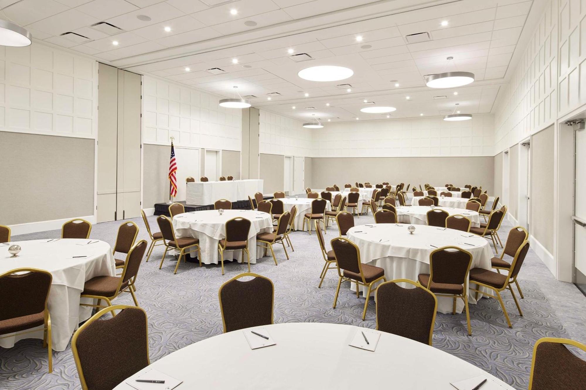 Embassy Suites By Hilton Alexandria Old Town Bagian luar foto