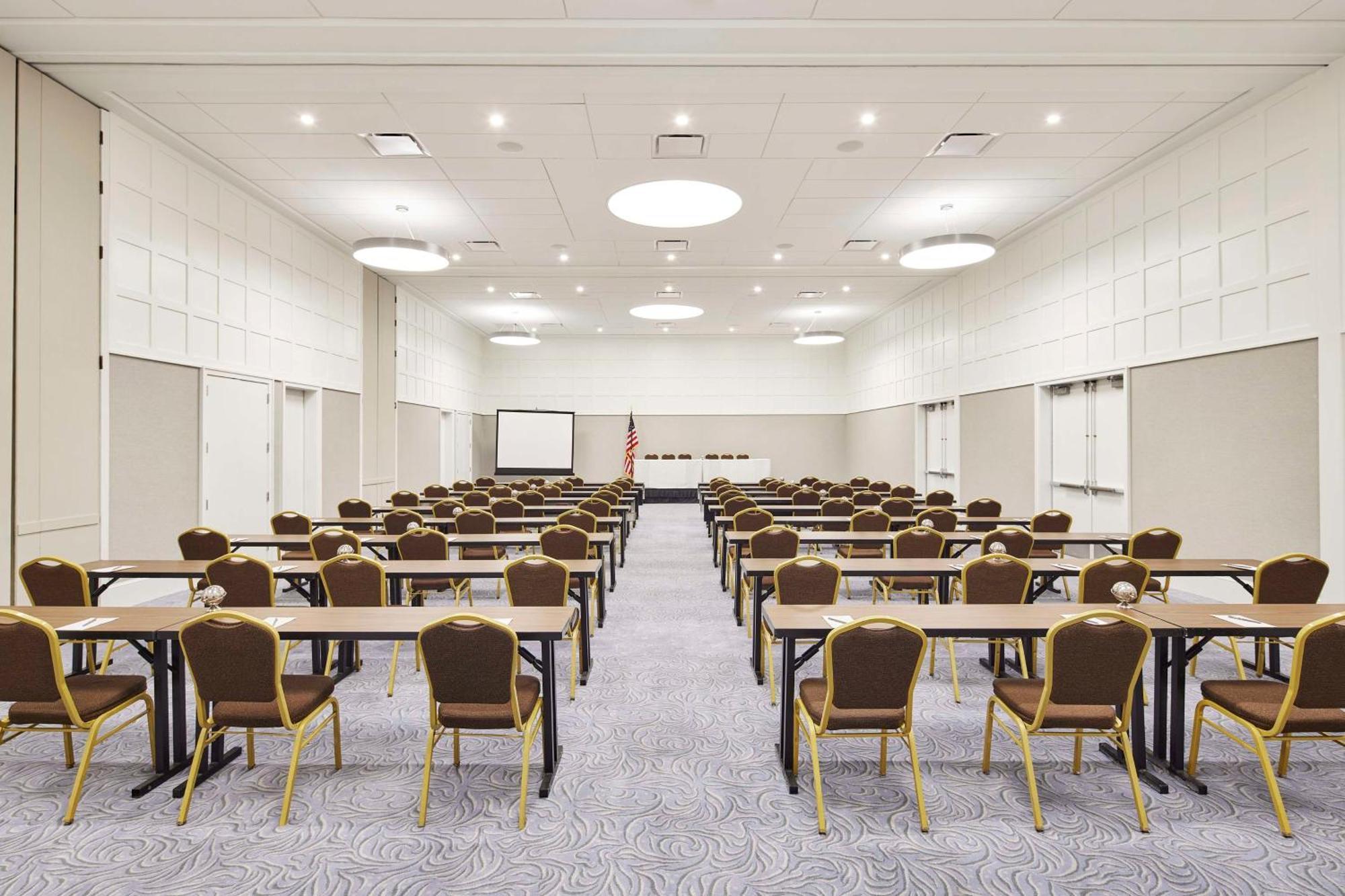 Embassy Suites By Hilton Alexandria Old Town Bagian luar foto
