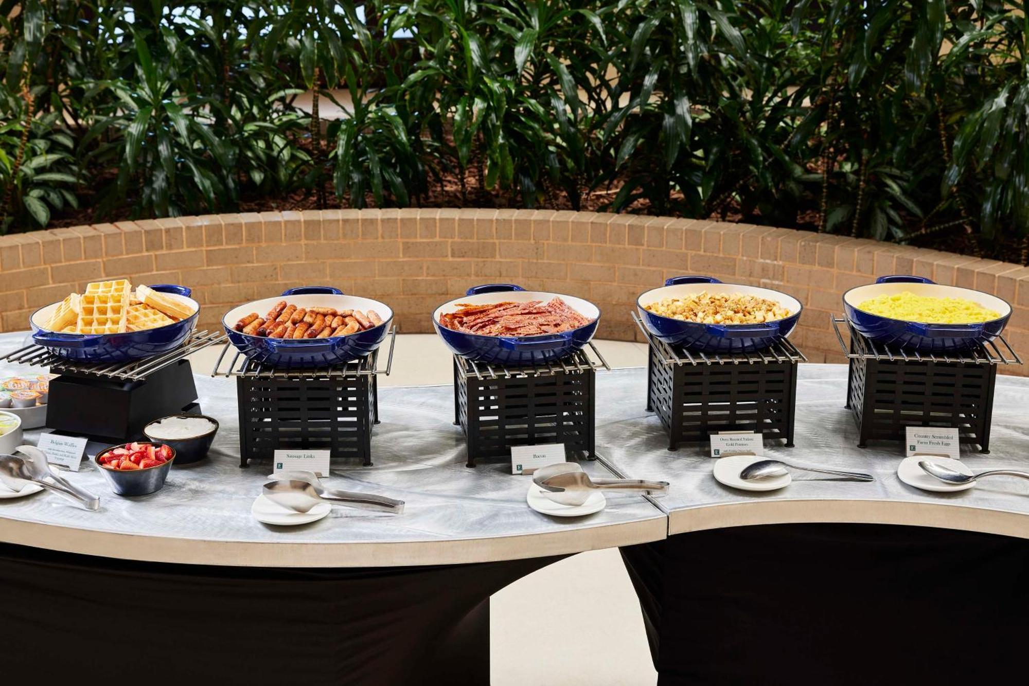 Embassy Suites By Hilton Alexandria Old Town Bagian luar foto